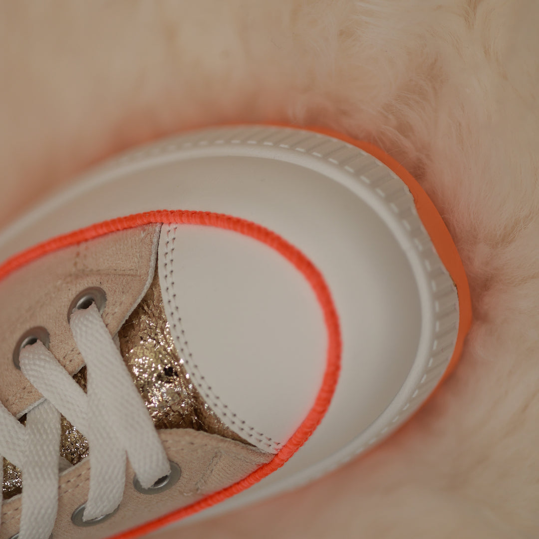 Sneaker mit hoher Sohle Wildlederoptik neon orange feste Sohle 