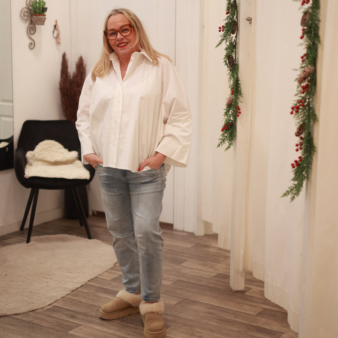 Bluse mit ausgestelltem Arm