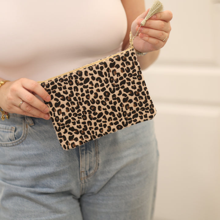 kleine Kosmetiktasche  
bunte Kosmetiktasche  
Kosmetiktasche klein  
Kosmetiktasche für unterwegs  
farbige Kosmetiktasche  
praktische Kosmetiktasche  
Kosmetiktasche für Damen  
stylische Kosmetiktasche  
Kosmetiktasche kompakt  
Kosmetiktasche Reise