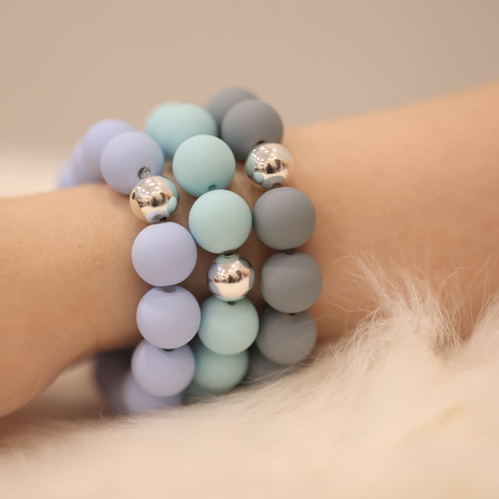 Perlenarmband matt elegantes Armband mattes Perlenarmband zeitloses Perlenarmband modernes Perlenarmband Perlenarmband für Damen Armband mit Perlen mattes Armband Perlen Schmuck Accessoire Perlenarmband Geschenkidee modisches Perlenarmband Schmuck für Alltag stilvolles Perlenarmband minimalistisches Perlenarmband