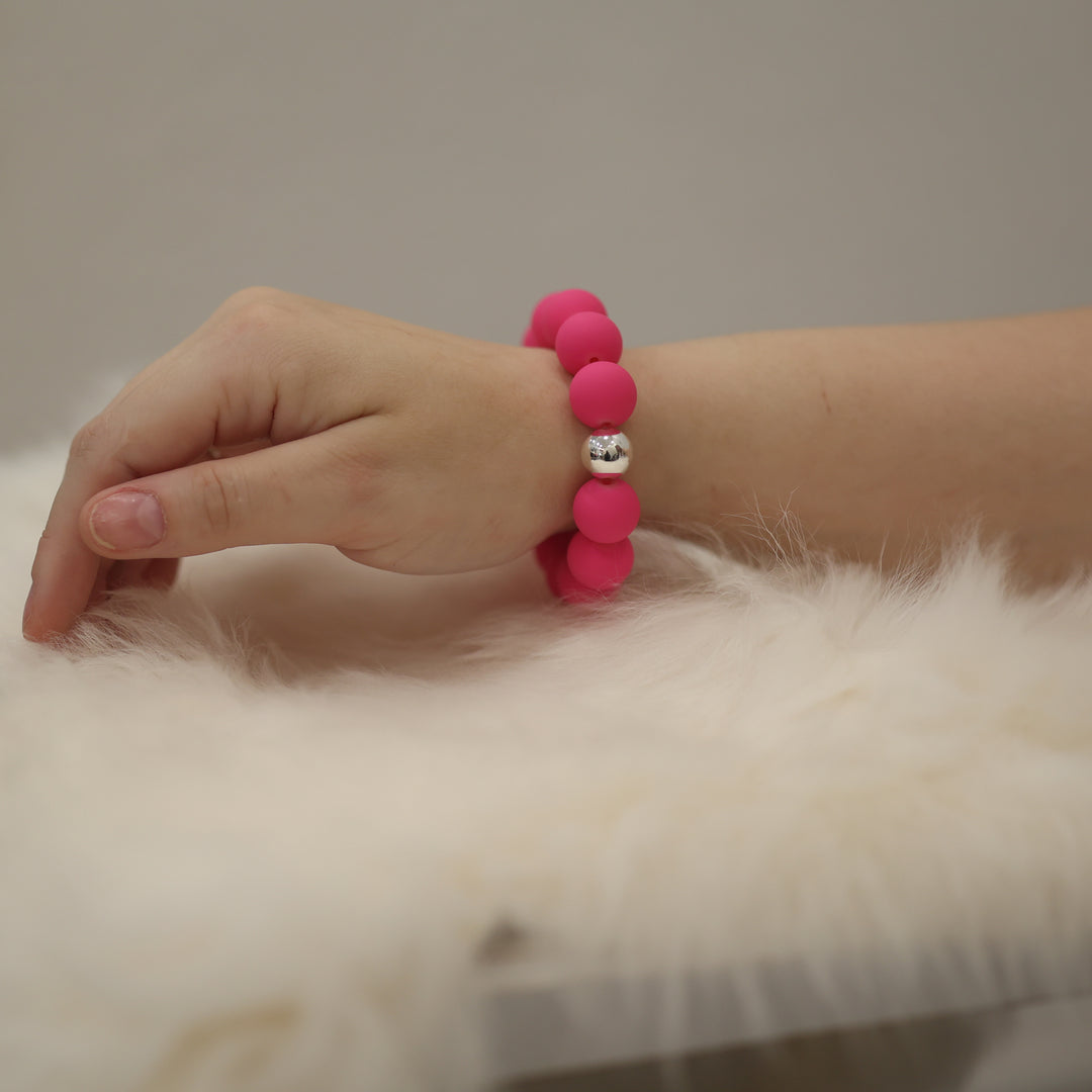 Perlenarmband matt elegantes Armband mattes Perlenarmband zeitloses Perlenarmband modernes Perlenarmband Perlenarmband für Damen Armband mit Perlen mattes Armband Perlen Schmuck Accessoire Perlenarmband Geschenkidee modisches Perlenarmband Schmuck für Alltag stilvolles Perlenarmband minimalistisches Perlenarmband