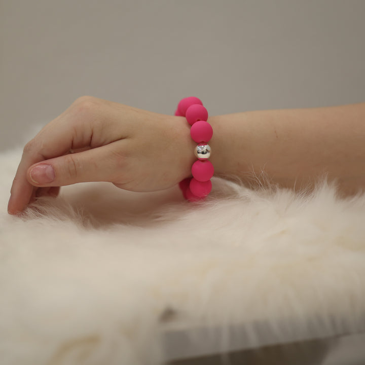 Perlenarmband matt elegantes Armband mattes Perlenarmband zeitloses Perlenarmband modernes Perlenarmband Perlenarmband für Damen Armband mit Perlen mattes Armband Perlen Schmuck Accessoire Perlenarmband Geschenkidee modisches Perlenarmband Schmuck für Alltag stilvolles Perlenarmband minimalistisches Perlenarmband