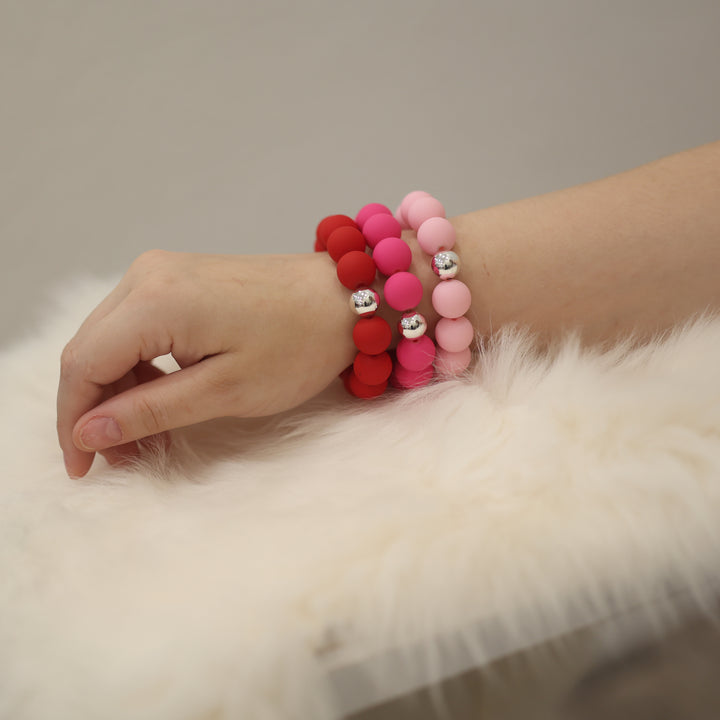 Perlenarmband matt elegantes Armband mattes Perlenarmband zeitloses Perlenarmband modernes Perlenarmband Perlenarmband für Damen Armband mit Perlen mattes Armband Perlen Schmuck Accessoire Perlenarmband Geschenkidee modisches Perlenarmband Schmuck für Alltag stilvolles Perlenarmband minimalistisches Perlenarmband