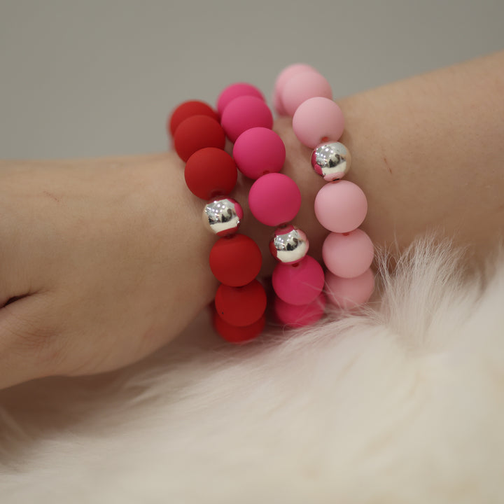 Perlenarmband matt elegantes Armband mattes Perlenarmband zeitloses Perlenarmband modernes Perlenarmband Perlenarmband für Damen Armband mit Perlen mattes Armband Perlen Schmuck Accessoire Perlenarmband Geschenkidee modisches Perlenarmband Schmuck für Alltag stilvolles Perlenarmband minimalistisches Perlenarmband