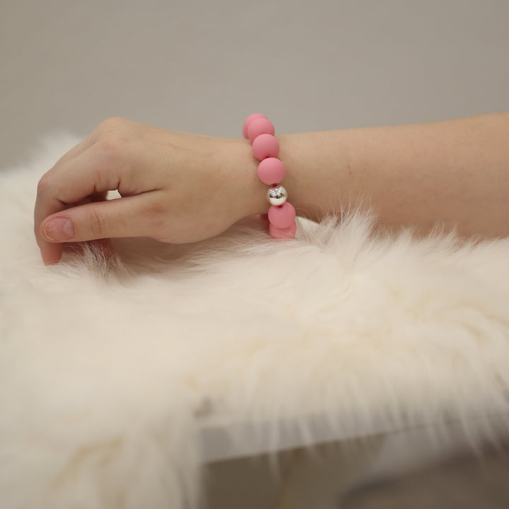 Perlenarmband matt elegantes Armband mattes Perlenarmband zeitloses Perlenarmband modernes Perlenarmband Perlenarmband für Damen Armband mit Perlen mattes Armband Perlen Schmuck Accessoire Perlenarmband Geschenkidee modisches Perlenarmband Schmuck für Alltag stilvolles Perlenarmband minimalistisches Perlenarmband