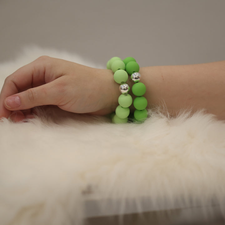 Perlenarmband matt elegantes Armband mattes Perlenarmband zeitloses Perlenarmband modernes Perlenarmband Perlenarmband für Damen Armband mit Perlen mattes Armband Perlen Schmuck Accessoire Perlenarmband Geschenkidee modisches Perlenarmband Schmuck für Alltag stilvolles Perlenarmband minimalistisches Perlenarmband