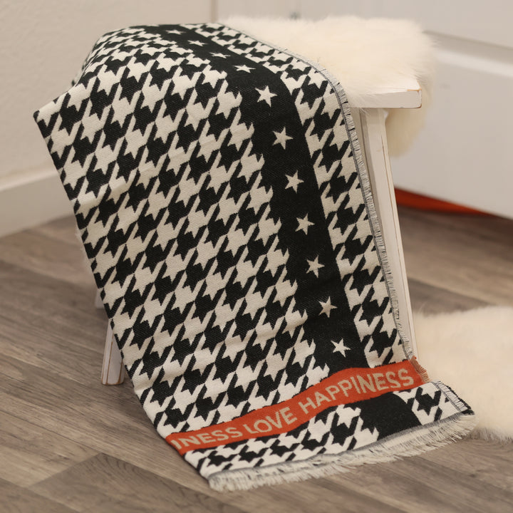 gemusterter Schal  
stylischer Schal  
modischer Schal  
weicher Schal  
Schal mit Muster  
Schal für kühle Tage  
Trend Schal  hahnenstrittschal
hahnentrittmuster
Schal Accessoire  
Schal für Damen  
Schal Komfort