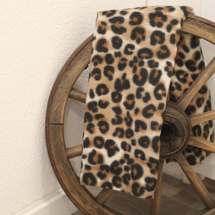 herbstlicher Schal  
kuscheliger Leo Schal  
Leo Schal für Herbst  
modischer Schal  
weicher Schal  
Leoparden-Print Schal  
Schal für kühle Tage  
stylischer Schal  
Schal Accessoire  
warmer Schal für Damen