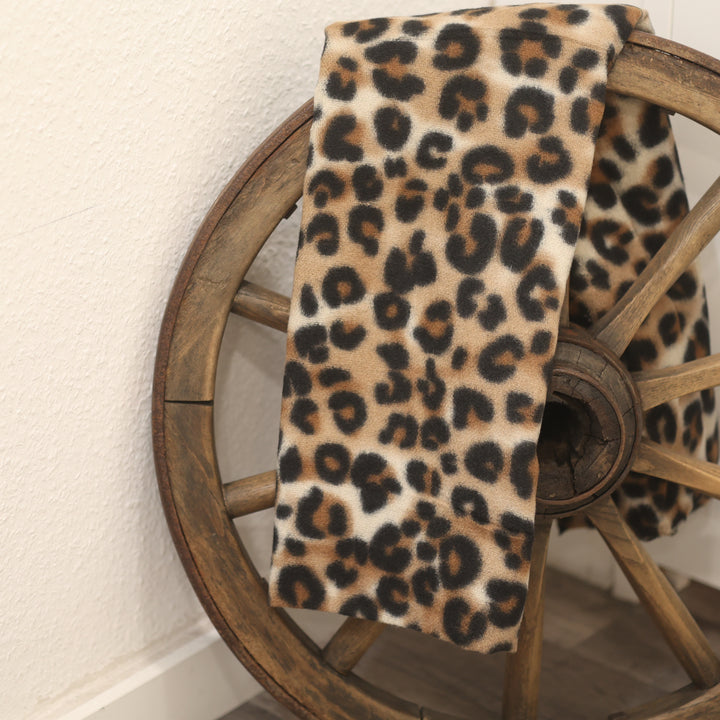 herbstlicher Schal  
kuscheliger Leo Schal  
Leo Schal für Herbst  
modischer Schal  
weicher Schal  
Leoparden-Print Schal  
Schal für kühle Tage  
stylischer Schal  
Schal Accessoire  
warmer Schal für Damen
