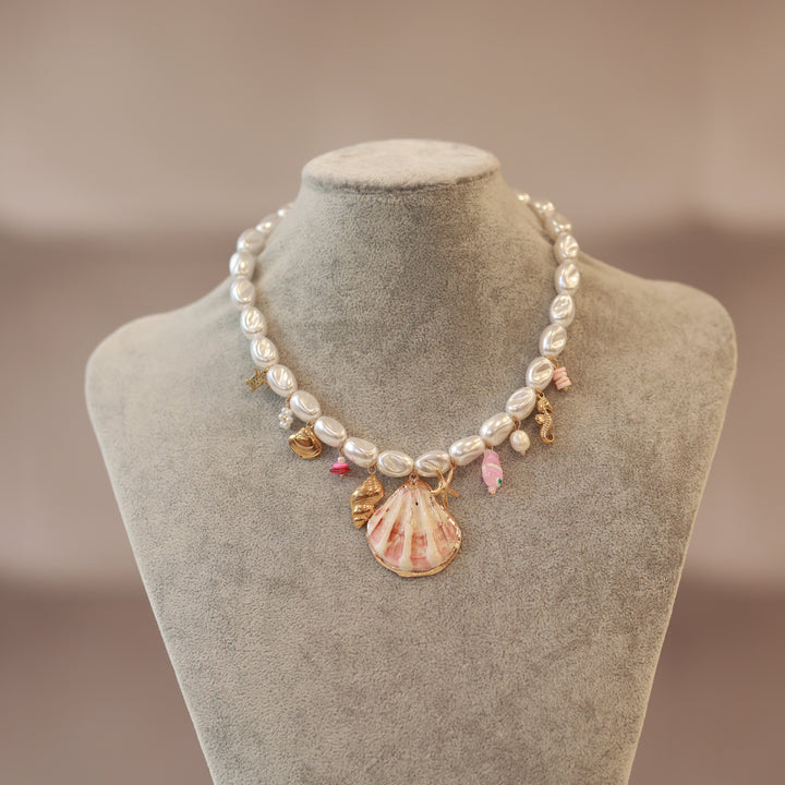 Perlenkette mit Muscheln