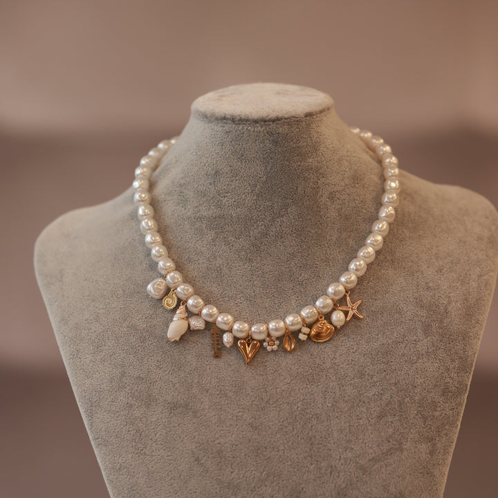 Perlenkette mit charms