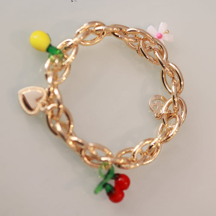 Armband mit charms