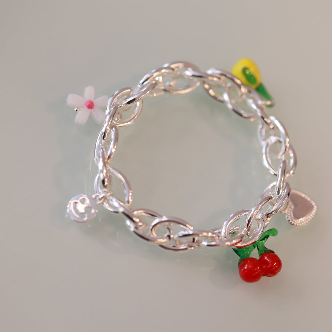 Armband mit charms