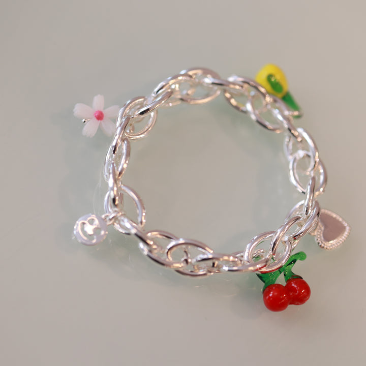 Armband mit charms