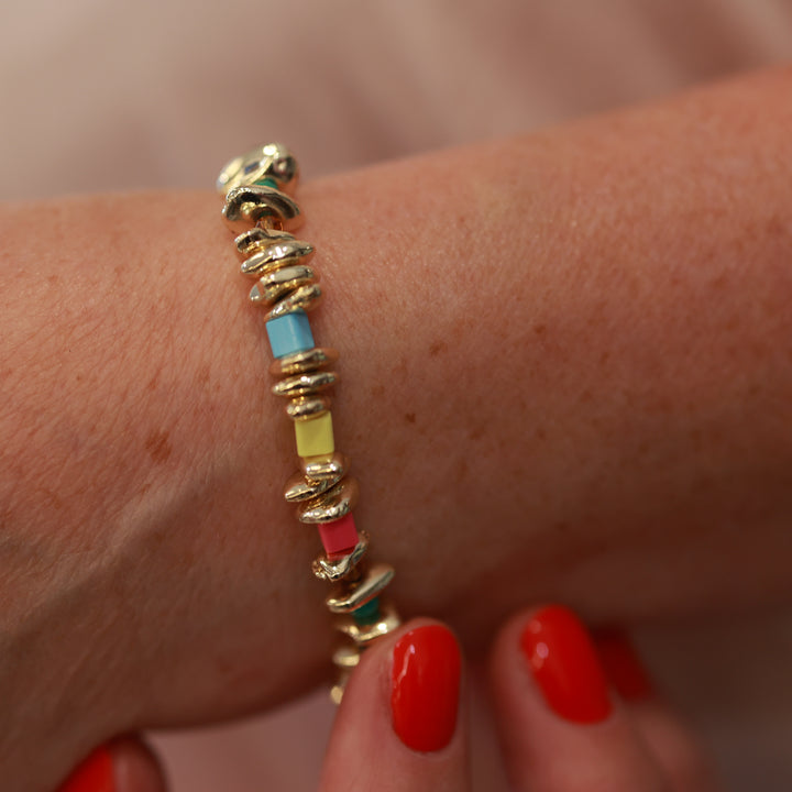 Armband mit bunten Steinen