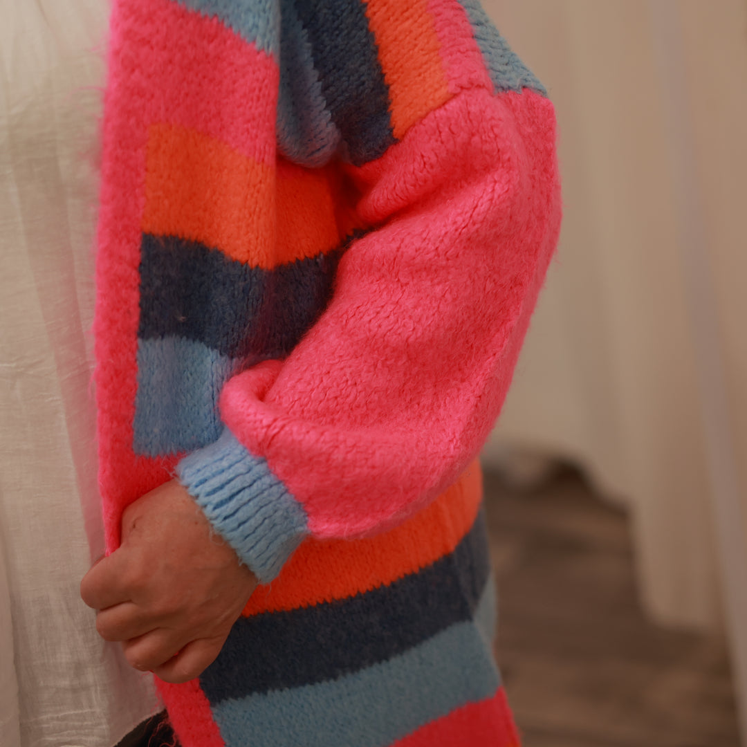 Strickweste mit Streifen