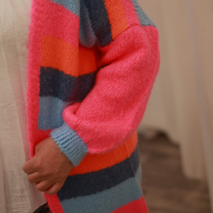 Strickweste mit Streifen
