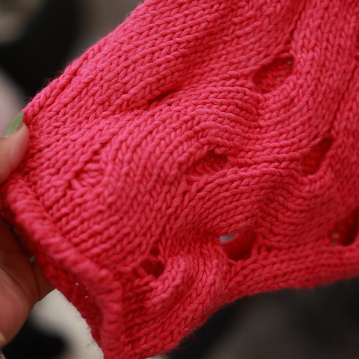 Strickpulli mit Lochmuster