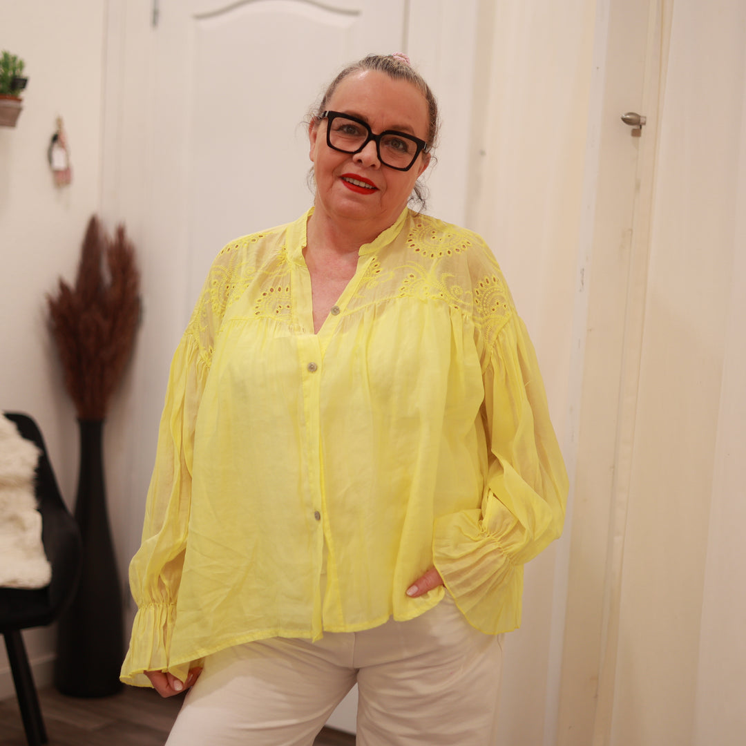 Bluse mit Stickerei