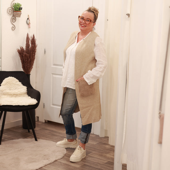 Strickweste mit Kunstfelltasche
