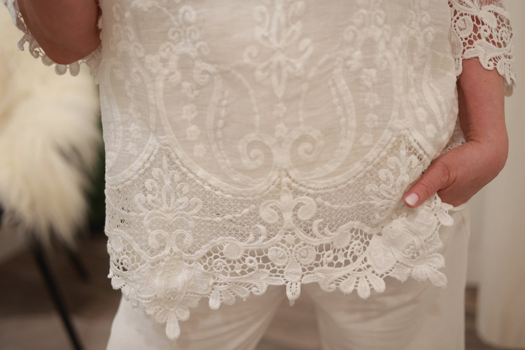 Bluse mit Stickerei
