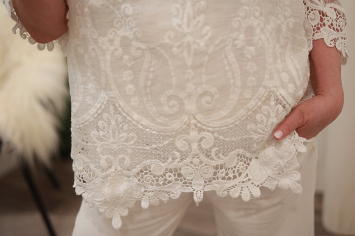 Bluse mit Stickerei