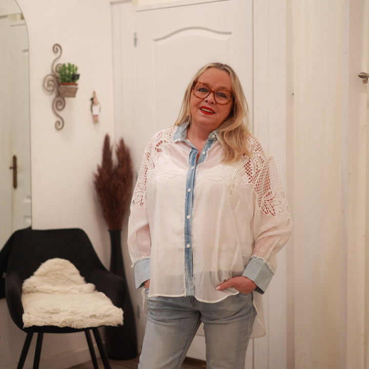 Bluse mit Stickerei