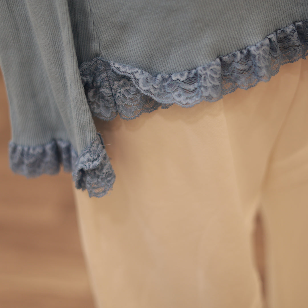 Rippenshirt mit Spitze